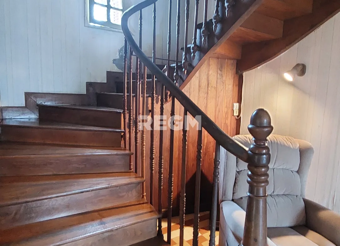 Corps de ferme à vendre à Lestelle Betharram, belle propriété avec dépendances et vue montagne 
