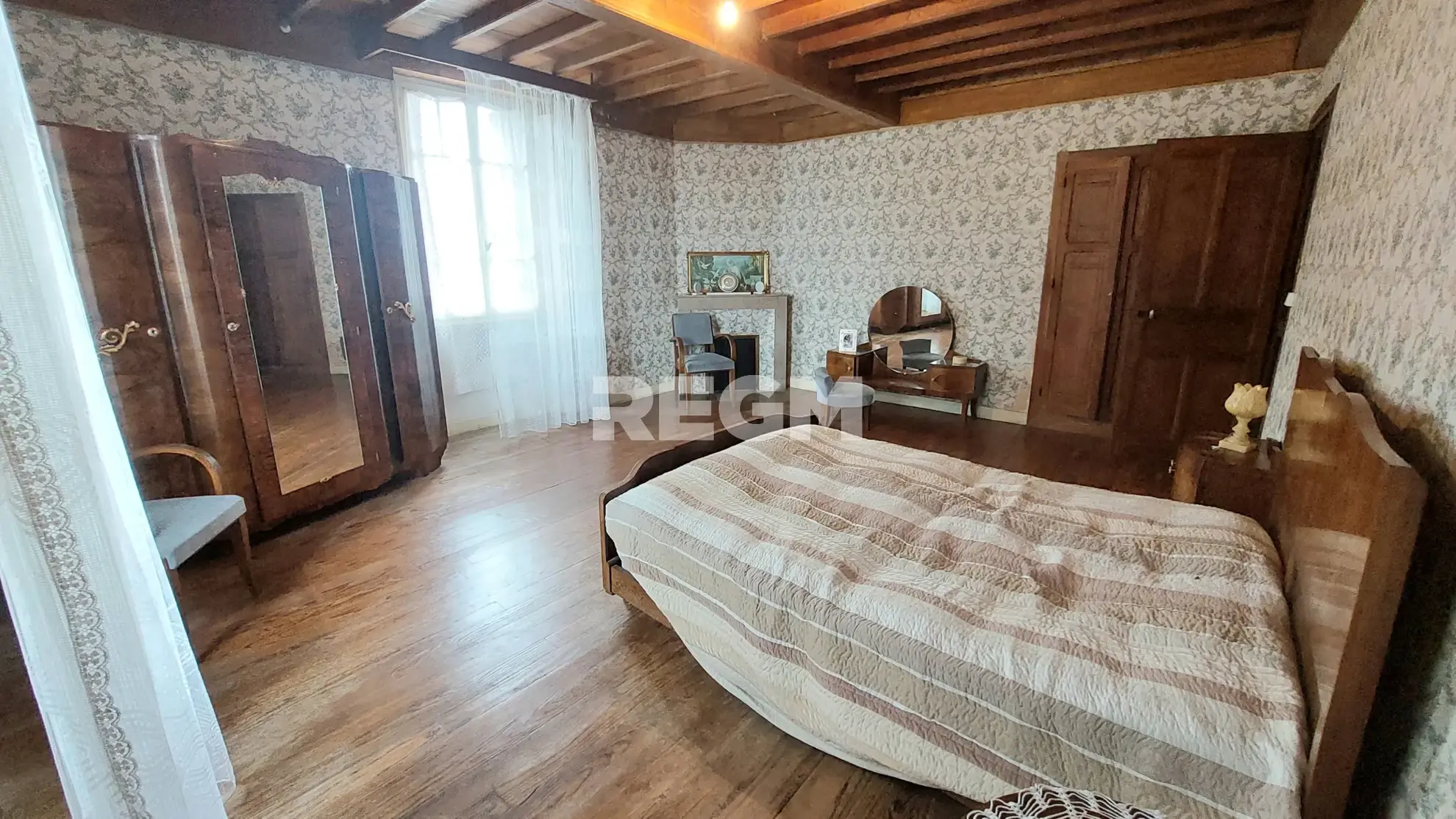 Corps de ferme à vendre à Lestelle Betharram, belle propriété avec dépendances et vue montagne 