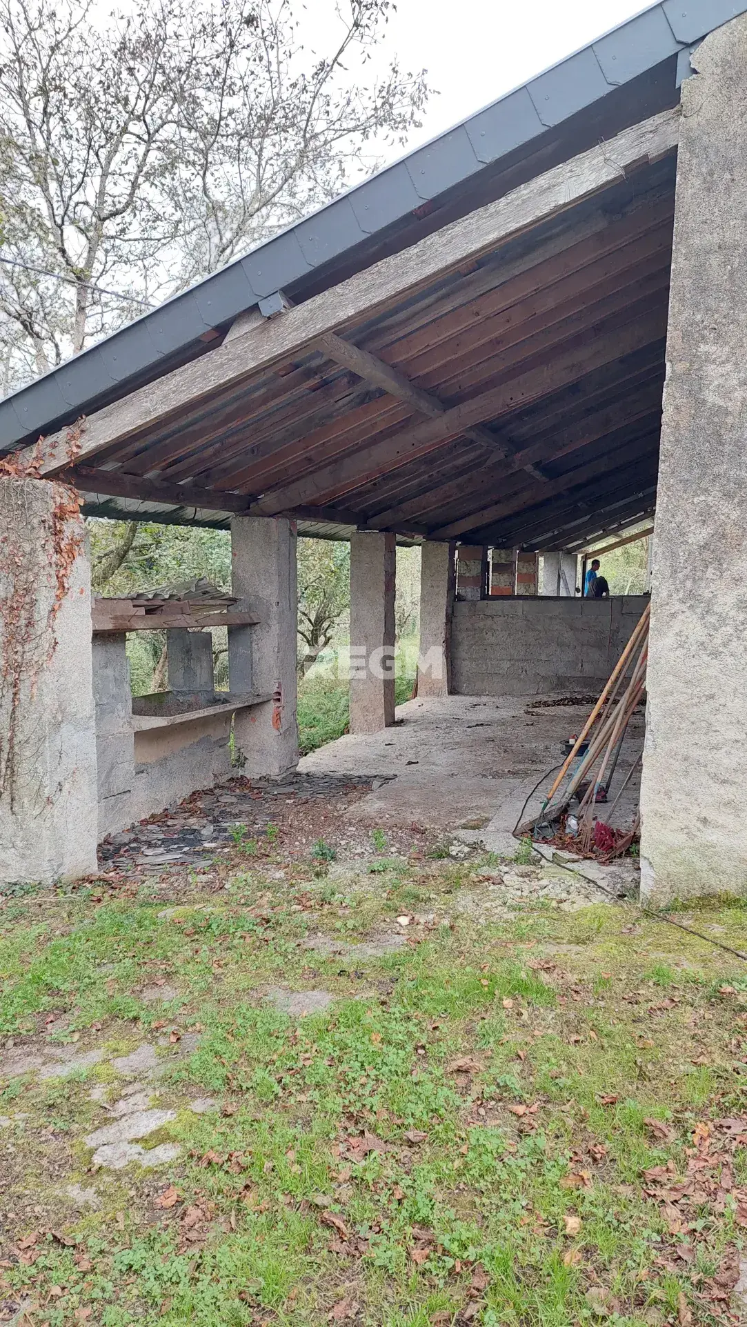 Corps de ferme à vendre à Lestelle Betharram, belle propriété avec dépendances et vue montagne 