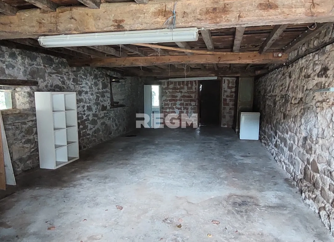 Corps de ferme à vendre à Lestelle Betharram, belle propriété avec dépendances et vue montagne 