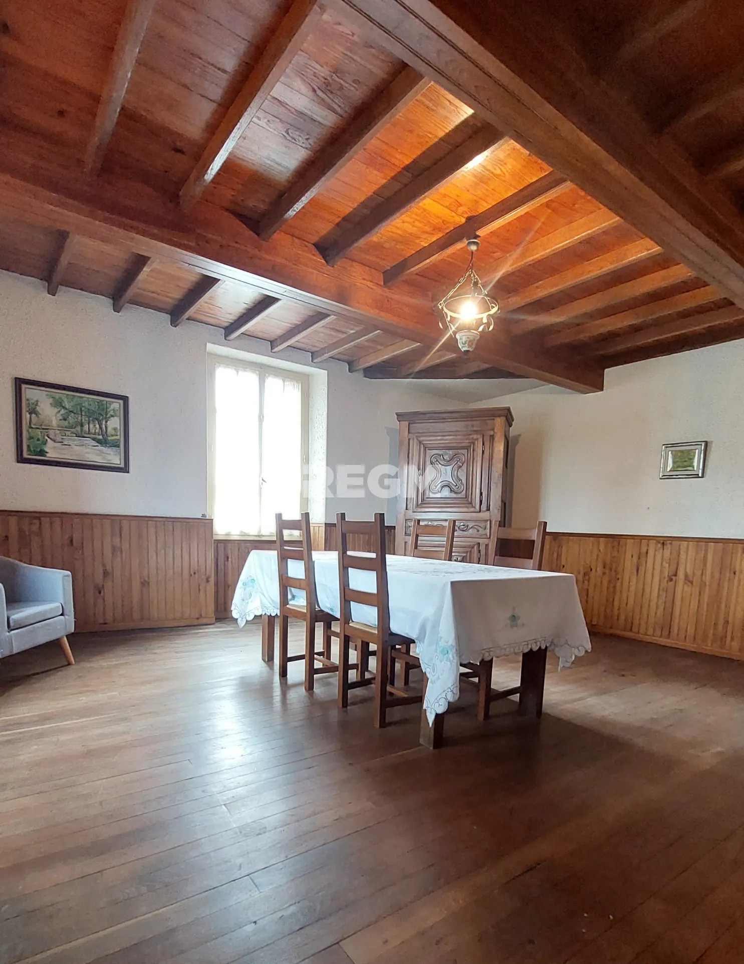 Corps de ferme à vendre à Lestelle Betharram, belle propriété avec dépendances et vue montagne 