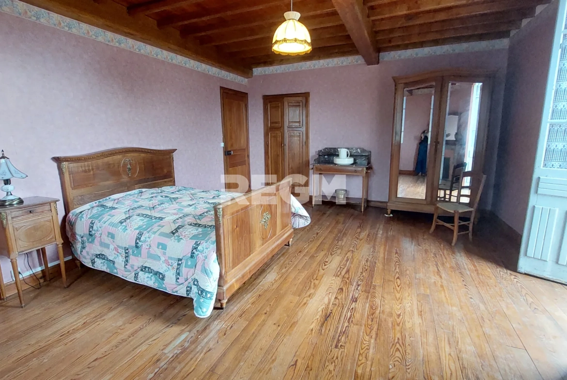 Corps de ferme à vendre à Lestelle Betharram, belle propriété avec dépendances et vue montagne 