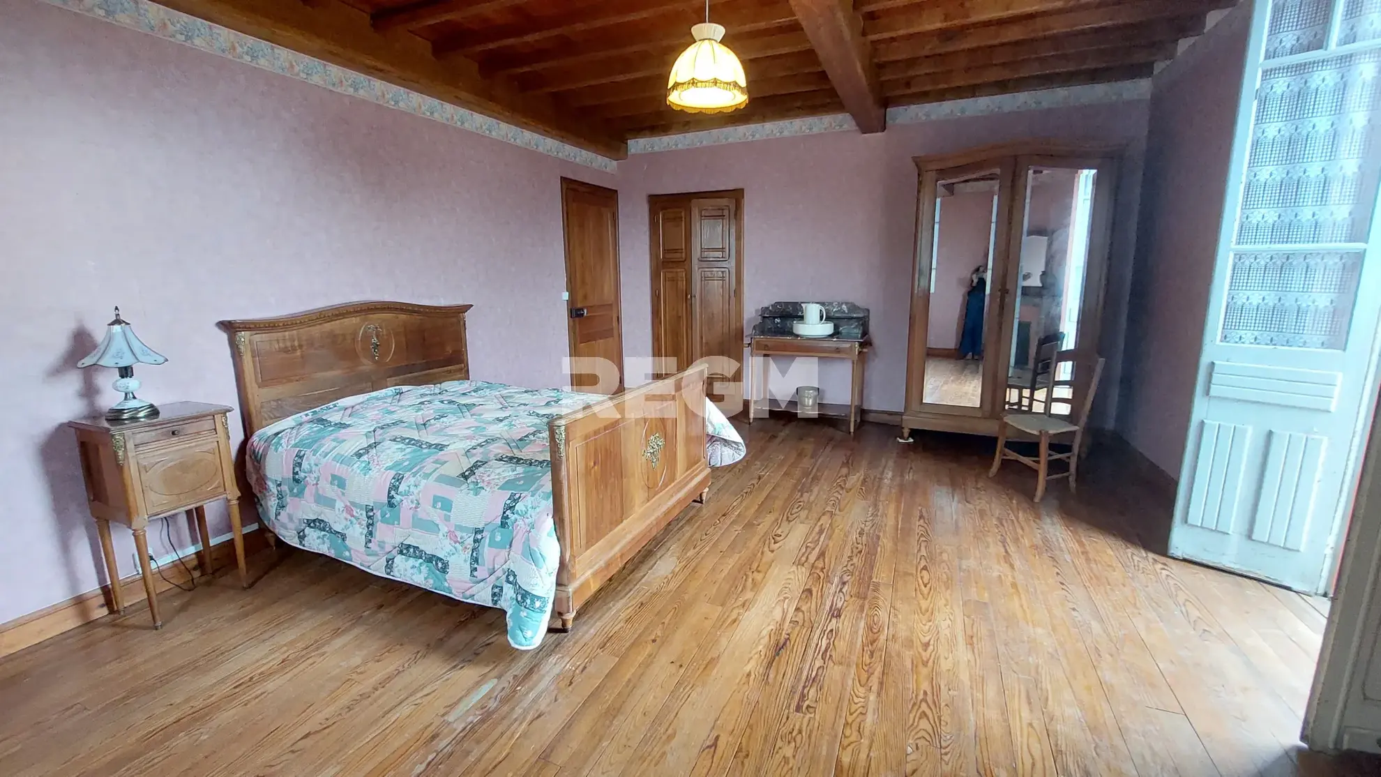 Corps de ferme à vendre à Lestelle Betharram, belle propriété avec dépendances et vue montagne 