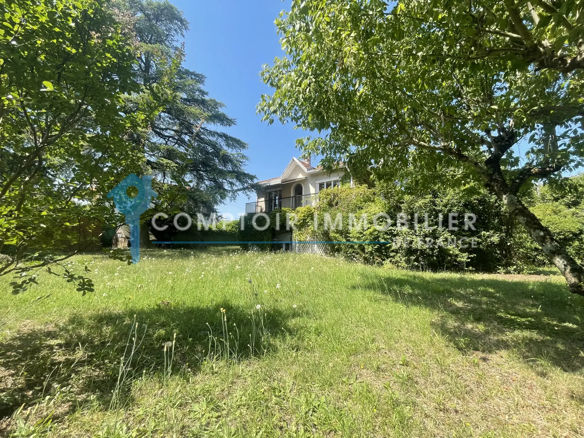 Maison 4 chambres avec jardin arboré à Romans-sur-Isère, quartier Bellevue 