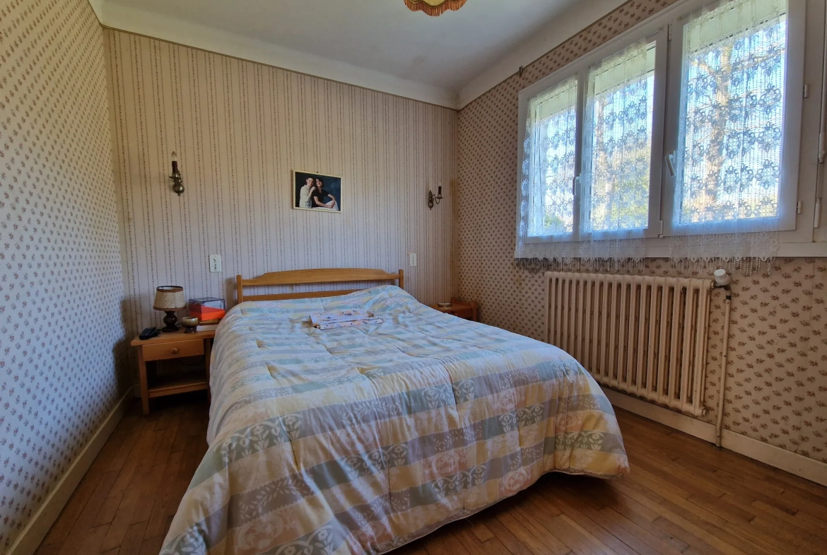 Maison à vendre à Saint-Nicolas-du-Pelem avec jardin, véranda et garage 