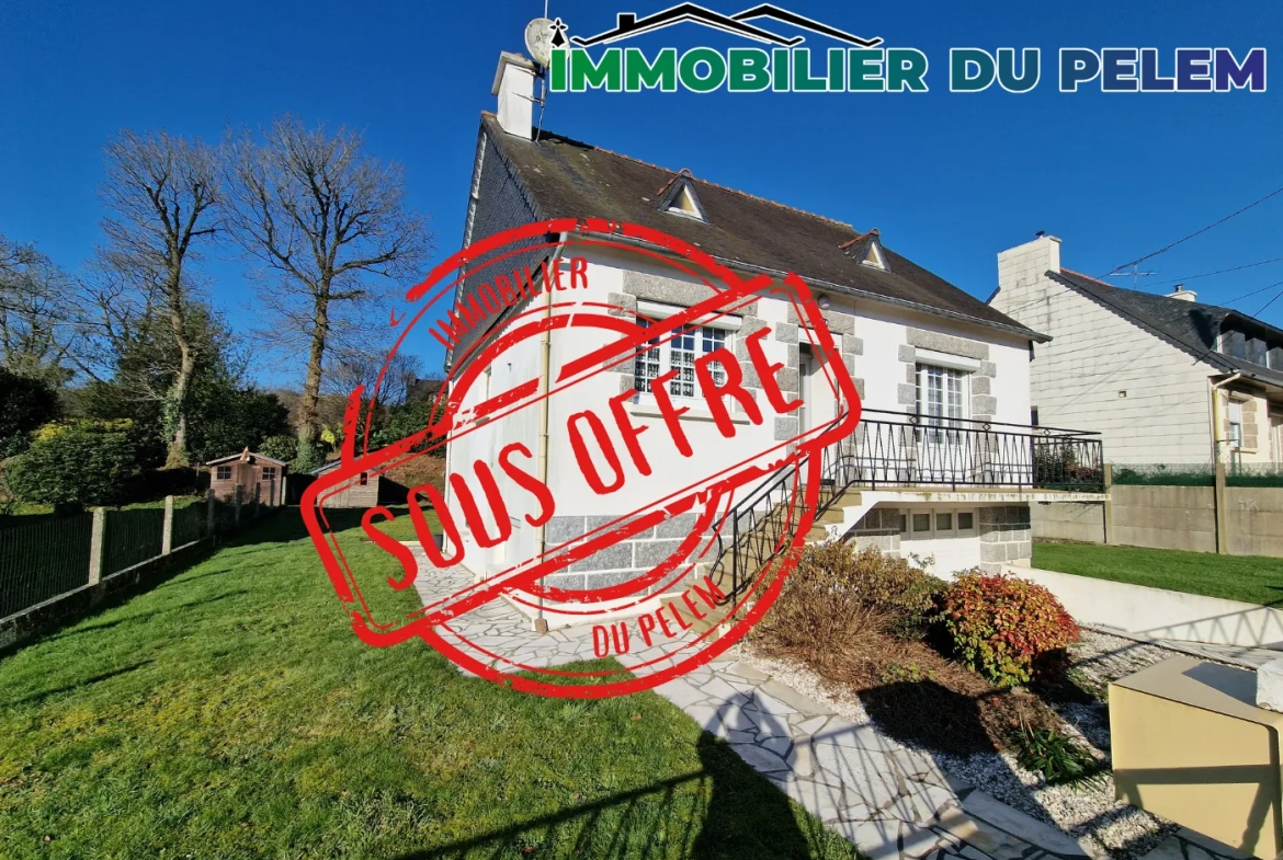 Maison à vendre à Saint-Nicolas-du-Pelem avec jardin, véranda et garage 