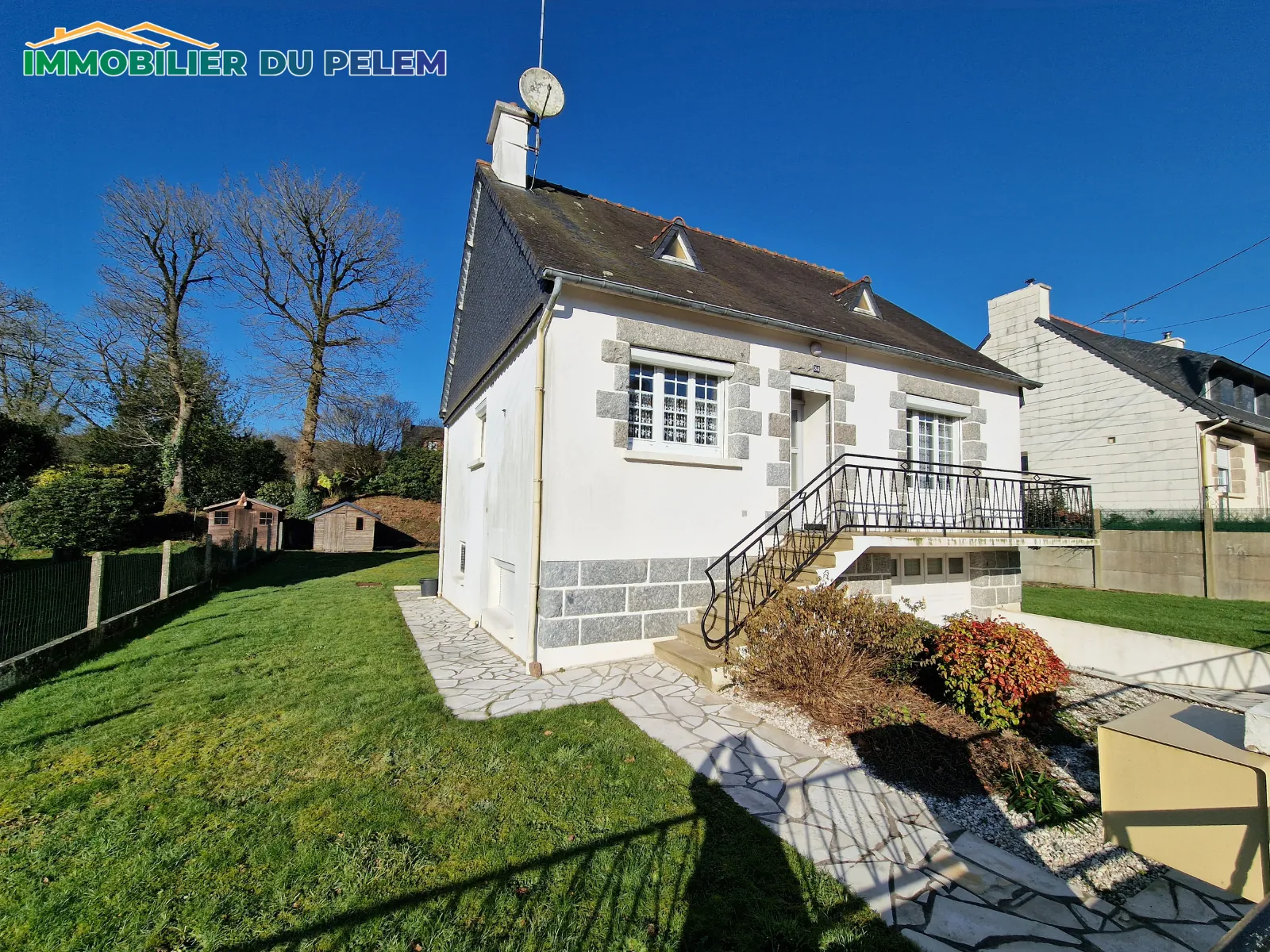 Maison à vendre à Saint-Nicolas-du-Pelem avec jardin, véranda et garage 