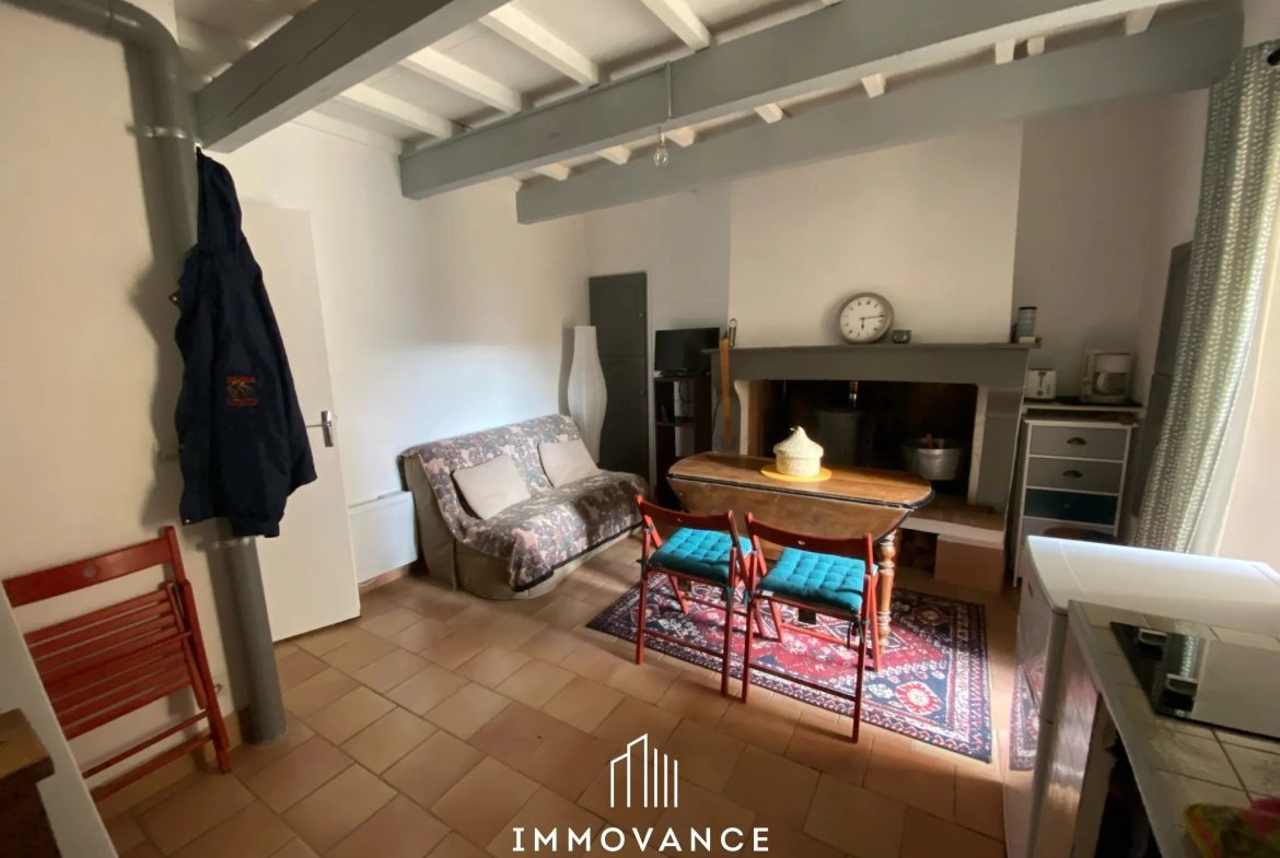 Maison de village en pierre avec balcon à Nant, 50 m² 