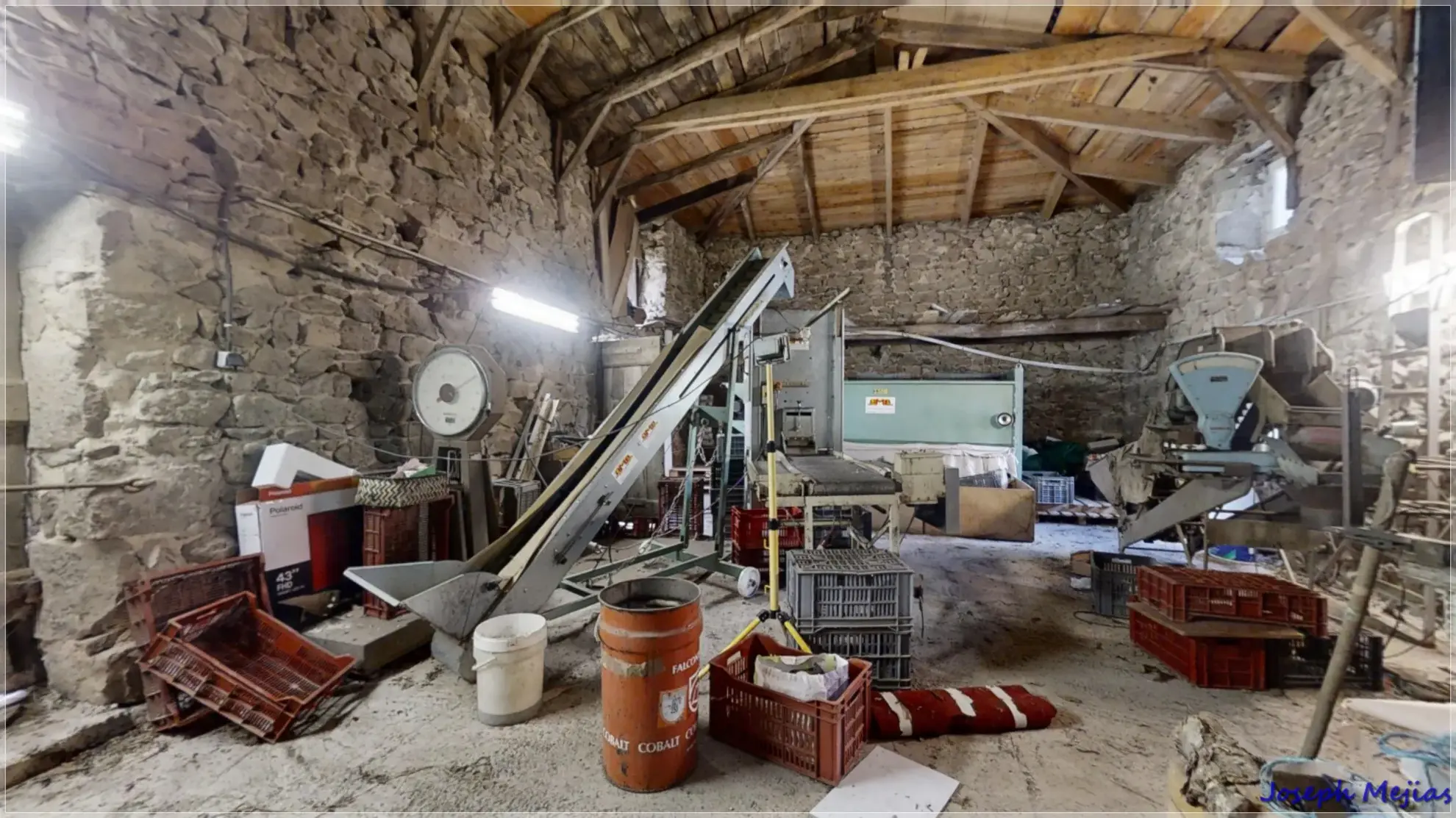 Ancien corps de ferme à rénover en Ardèche verte avec terrain de 6419 m² 