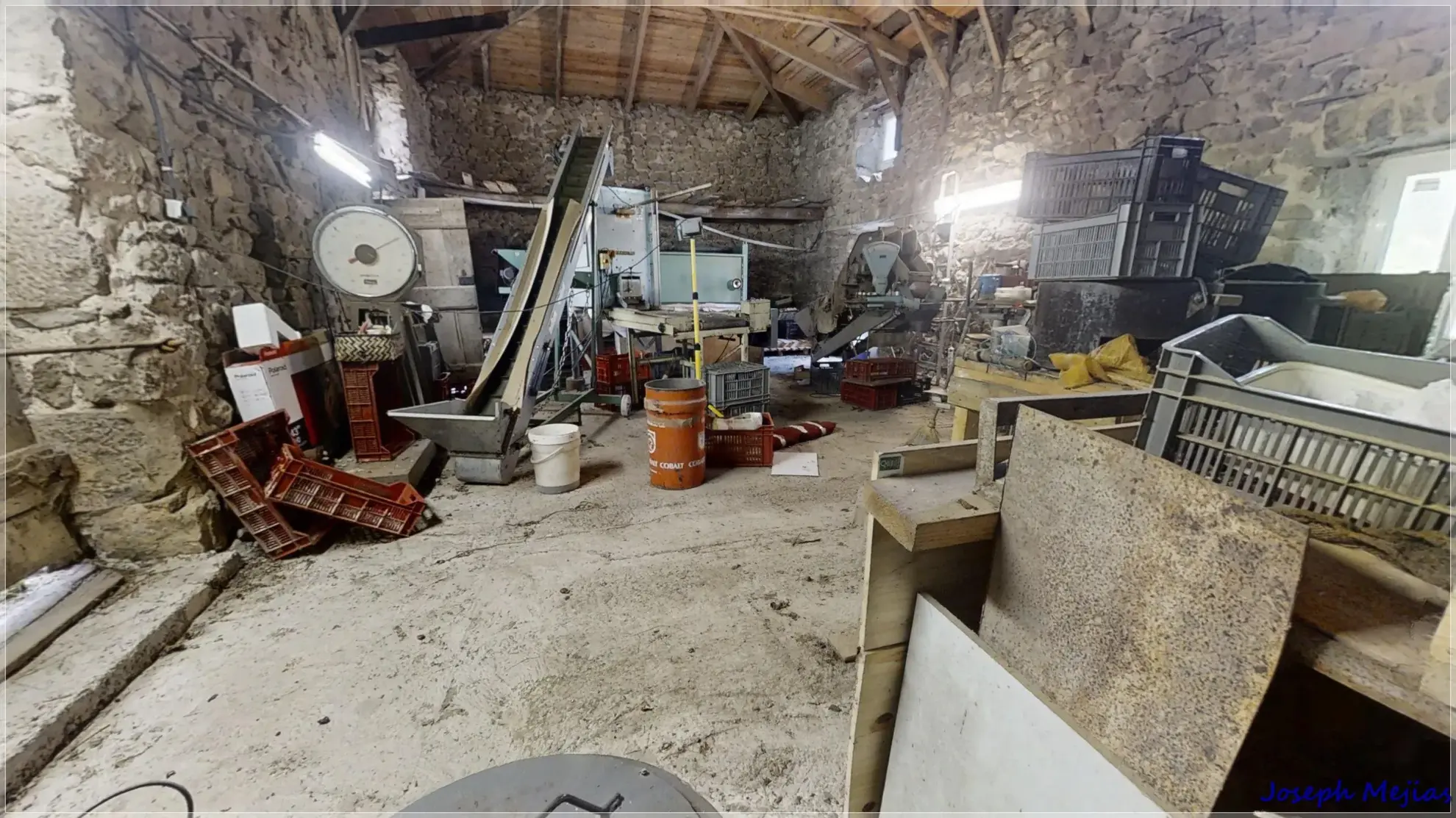 Ancien corps de ferme à rénover en Ardèche verte avec terrain de 6419 m² 