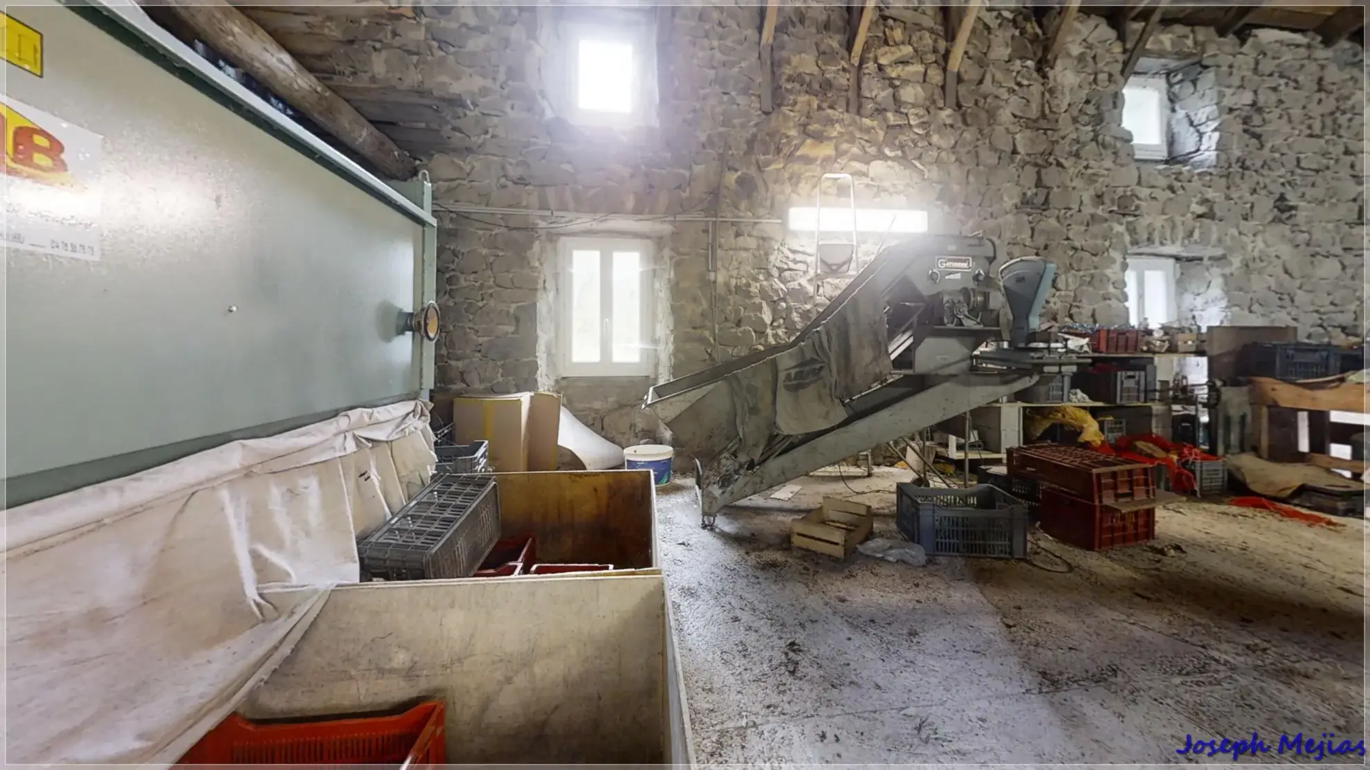 Ancien corps de ferme à rénover en Ardèche verte avec terrain de 6419 m² 