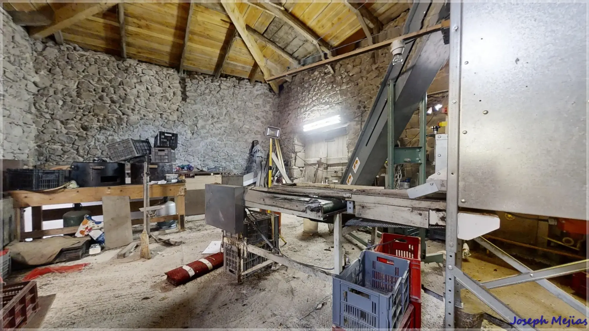 Ancien corps de ferme à rénover en Ardèche verte avec terrain de 6419 m² 