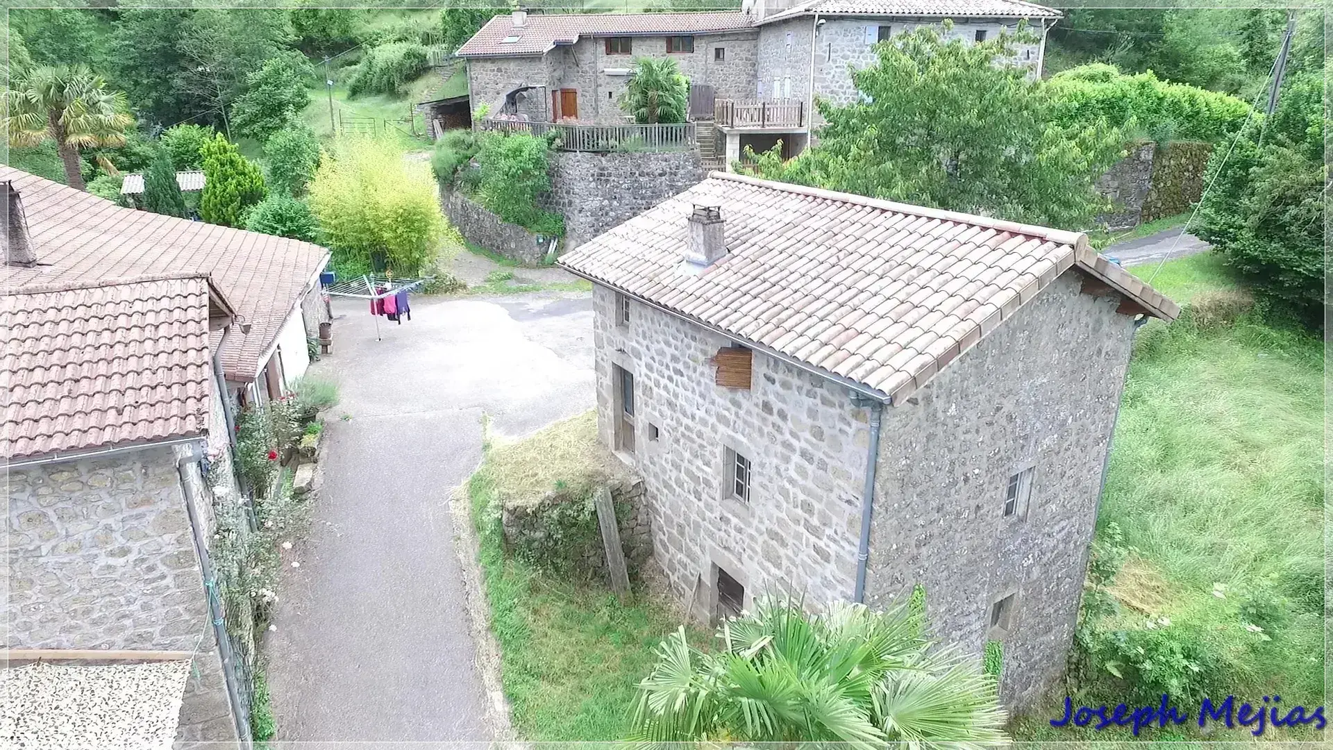 Ancien corps de ferme à rénover en Ardèche verte avec terrain de 6419 m² 