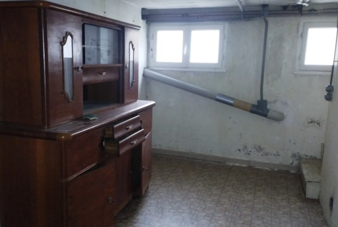 Charmante maison à Noyon (60400) avec grand terrain et potentiel d’évolutions 