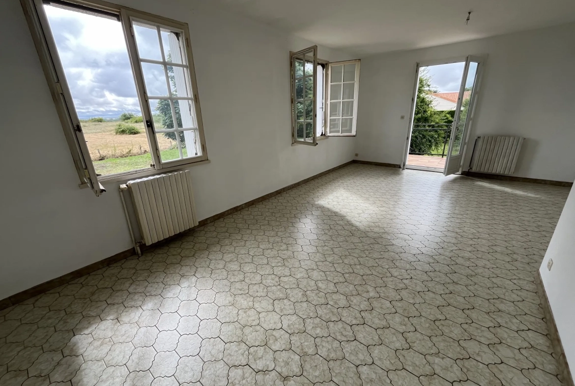 Maison à rafraîchir de 92 m² avec terrain de 1460 m² à Saint Jouin de Marnes 
