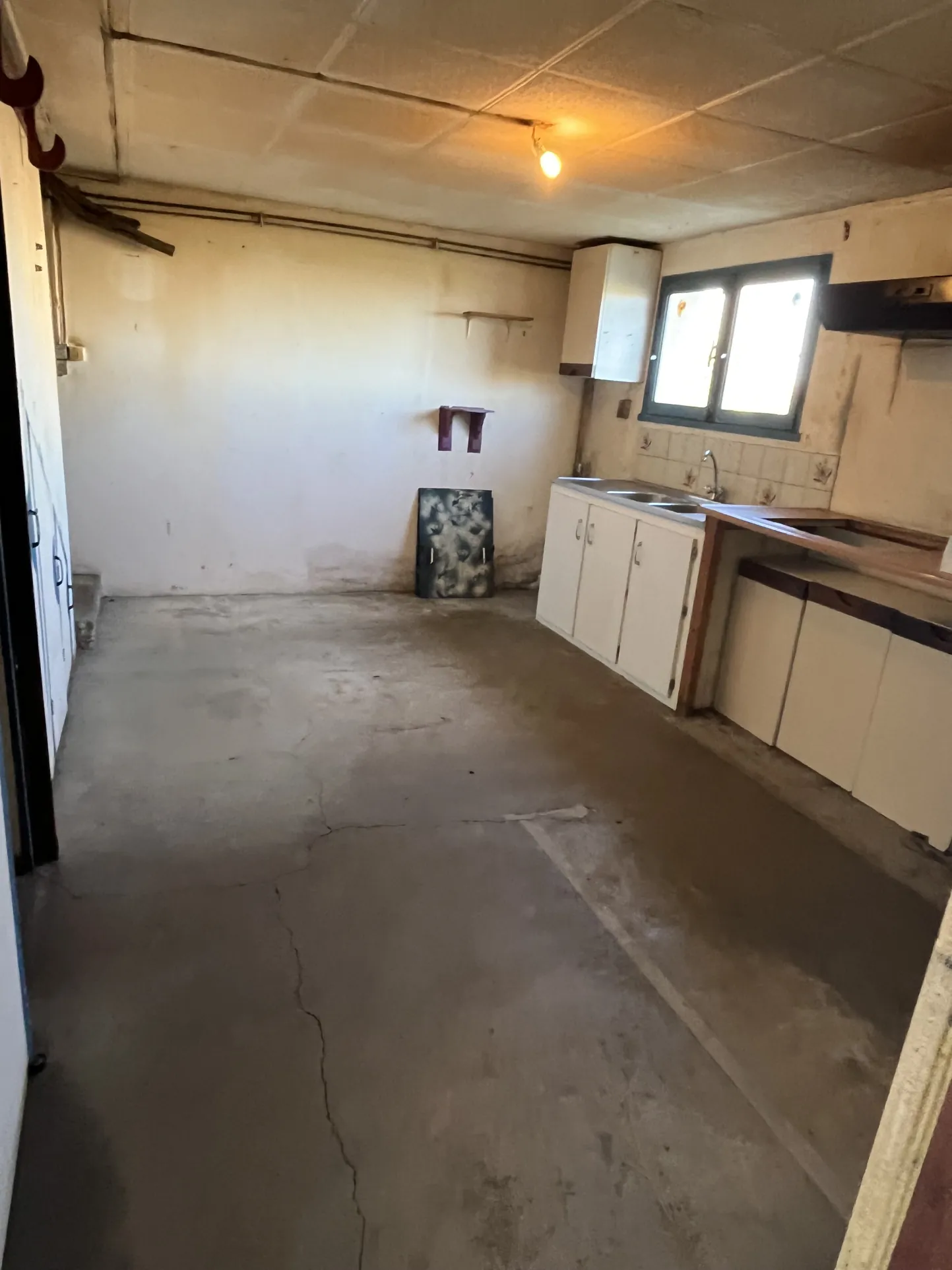 Maison à rafraîchir de 92 m² avec terrain de 1460 m² à Saint Jouin de Marnes 