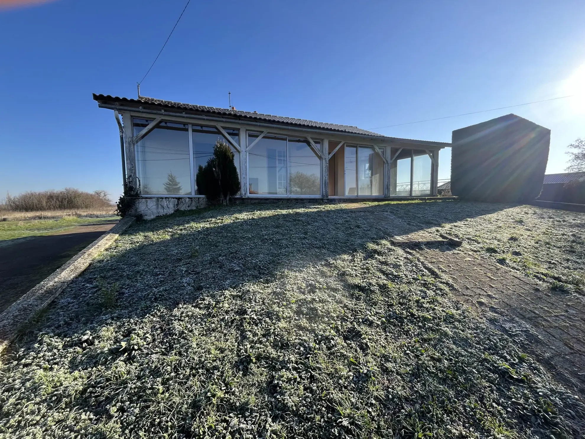 Maison à rafraîchir de 92 m² avec terrain de 1460 m² à Saint Jouin de Marnes 