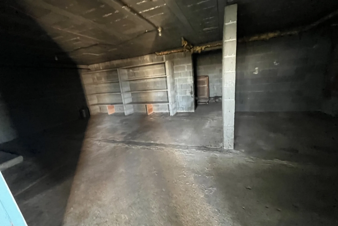 Maison à rafraîchir de 92 m² avec terrain de 1460 m² à Saint Jouin de Marnes 