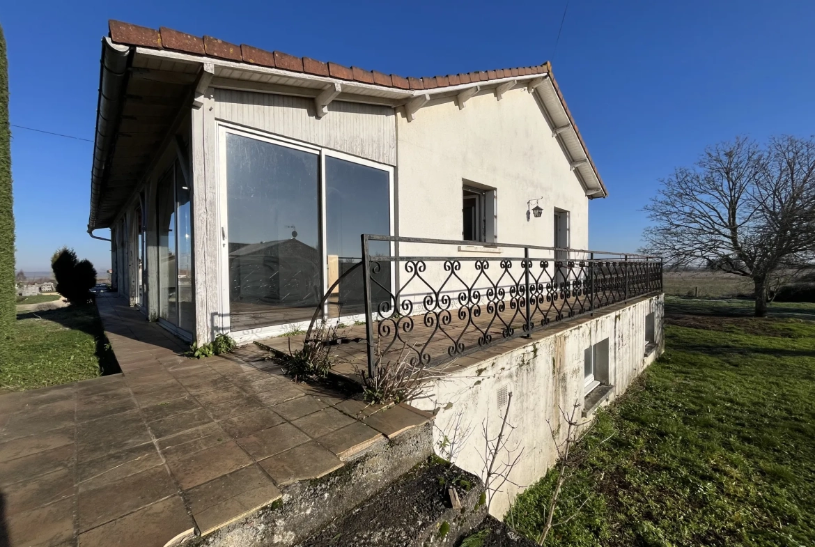 Maison à rafraîchir de 92 m² avec terrain de 1460 m² à Saint Jouin de Marnes 