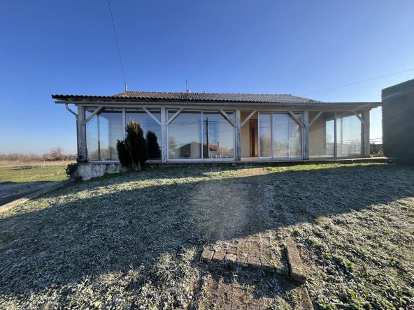 Maison à rafraîchir de 92 m² avec terrain de 1460 m² à Saint Jouin de Marnes