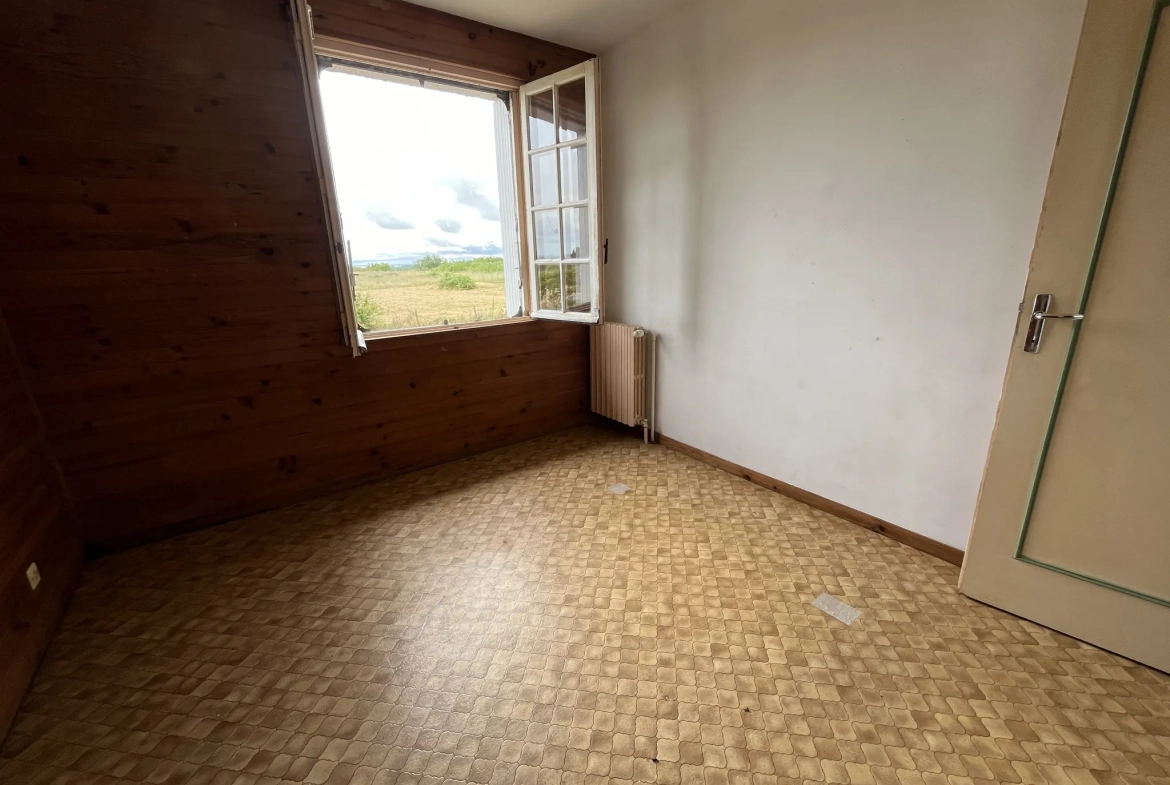 Maison à rafraîchir de 92 m² avec terrain de 1460 m² à Saint Jouin de Marnes 