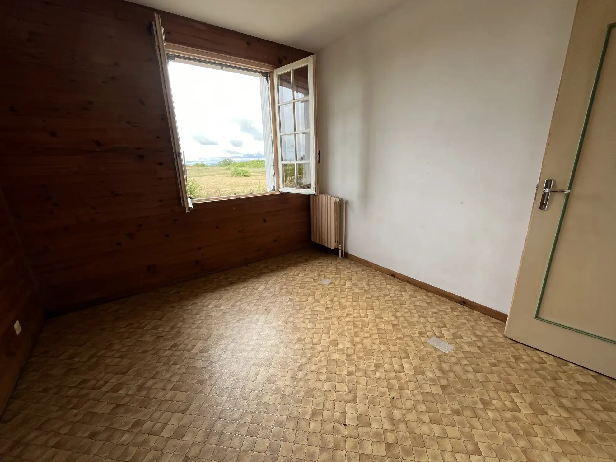 Maison à rafraîchir de 92 m² avec terrain de 1460 m² à Saint Jouin de Marnes 