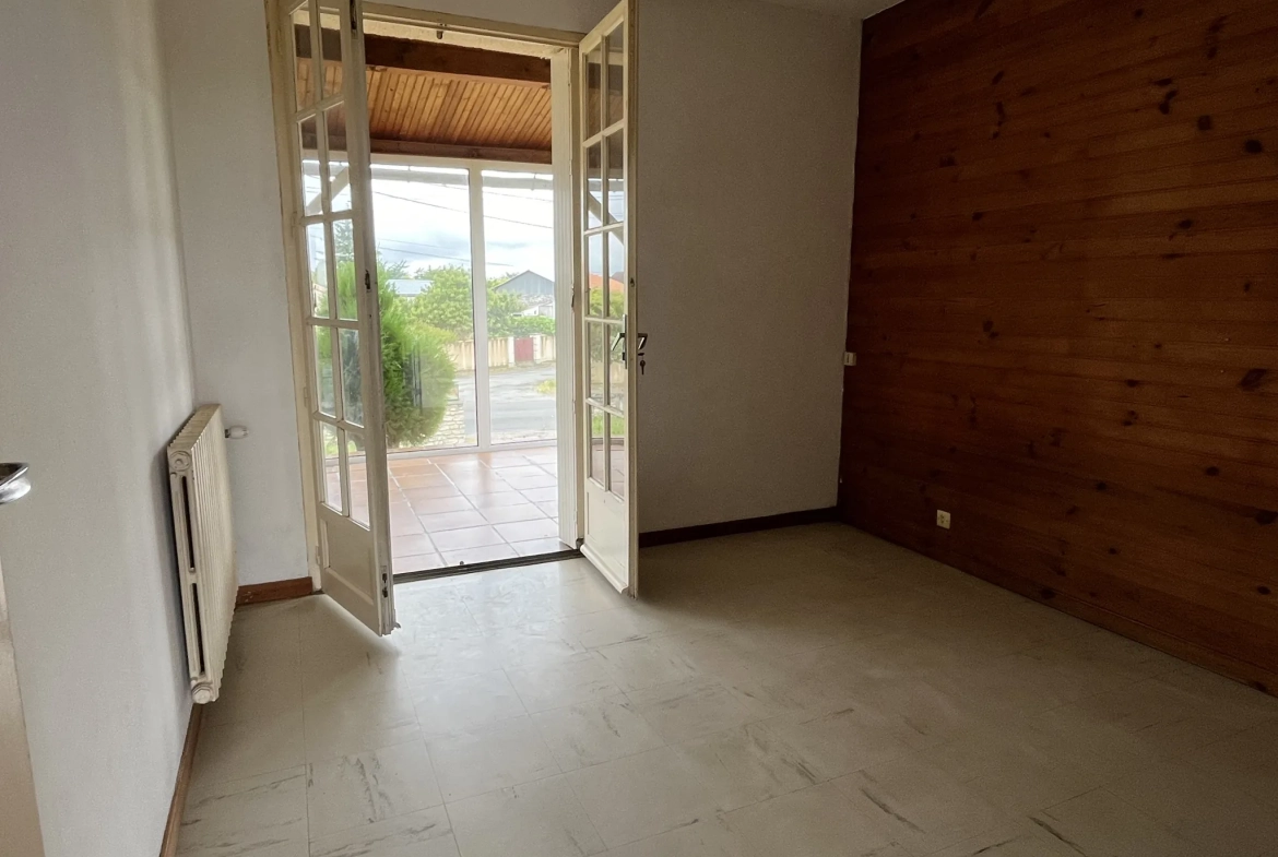Maison à rafraîchir de 92 m² avec terrain de 1460 m² à Saint Jouin de Marnes 