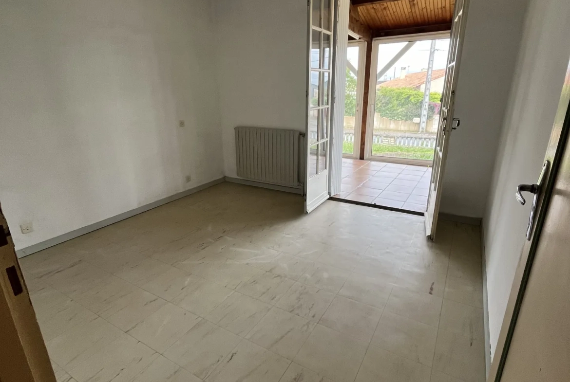 Maison à rafraîchir de 92 m² avec terrain de 1460 m² à Saint Jouin de Marnes 