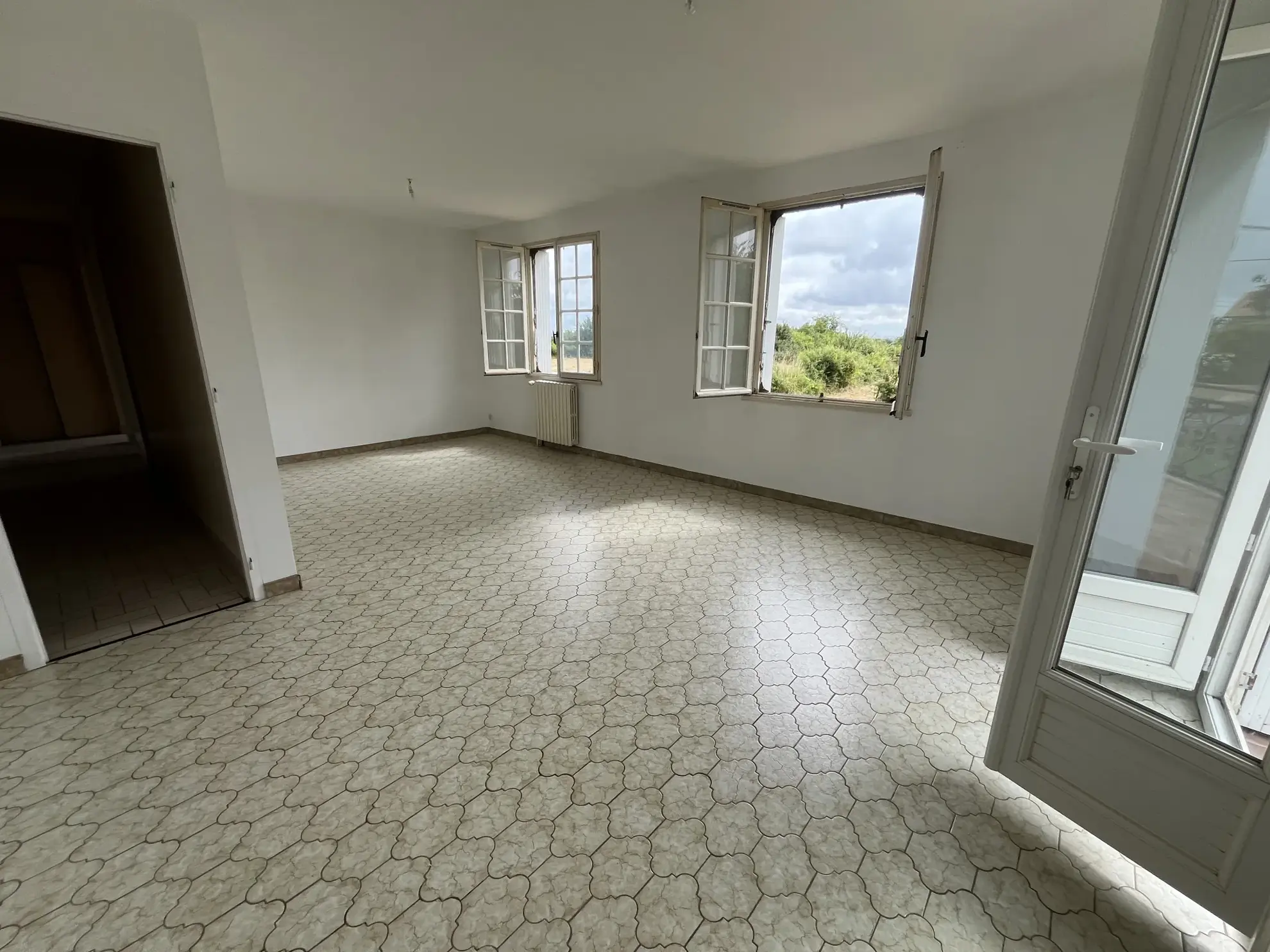 Maison à rafraîchir de 92 m² avec terrain de 1460 m² à Saint Jouin de Marnes 