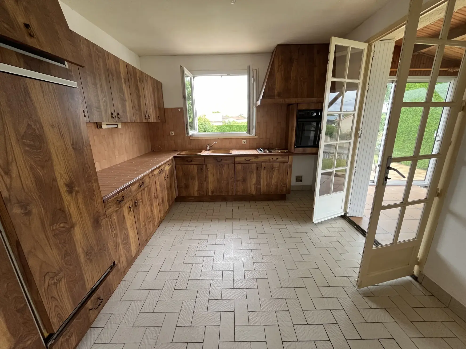 Maison à rafraîchir de 92 m² avec terrain de 1460 m² à Saint Jouin de Marnes 