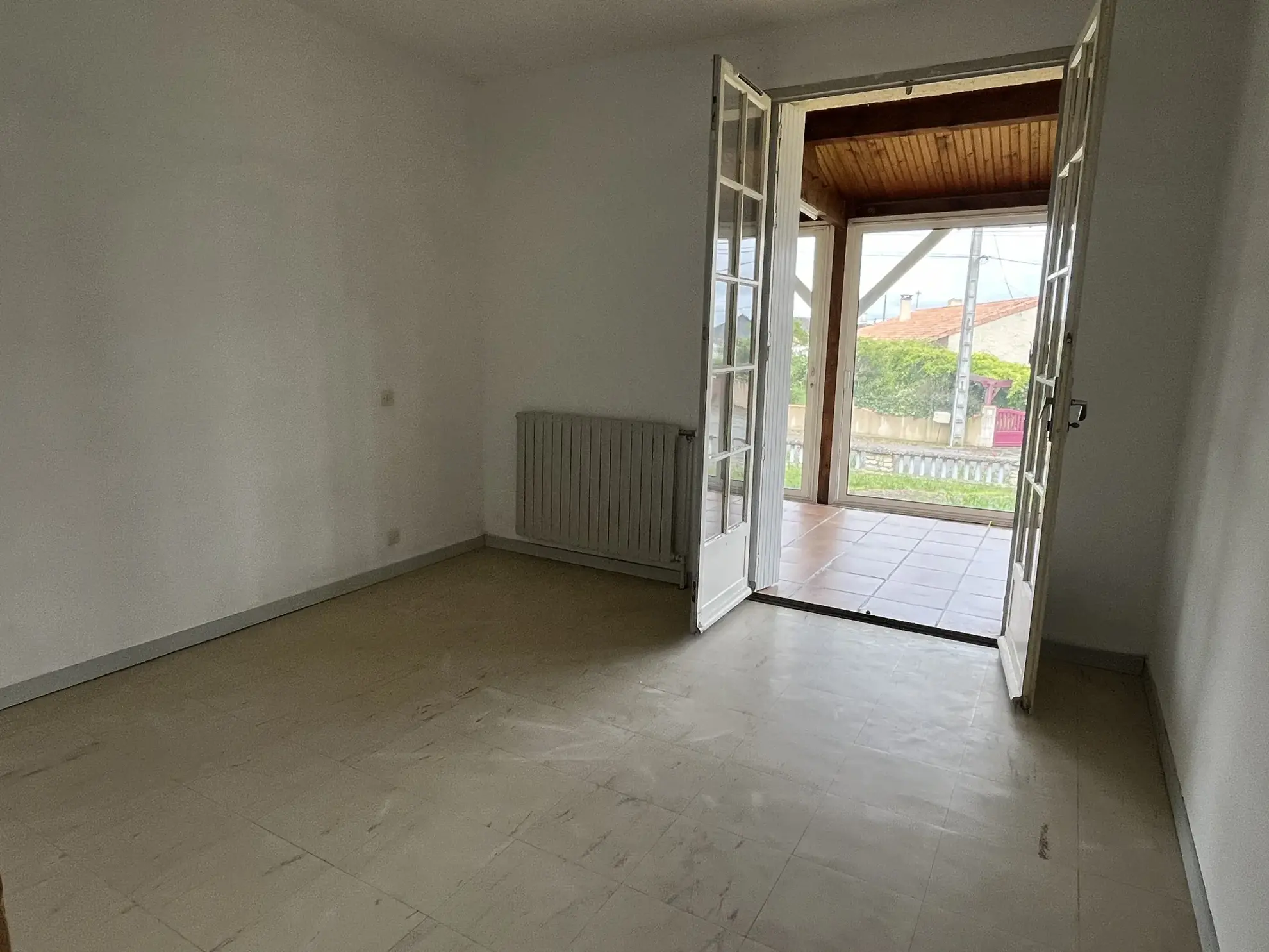 Maison à rafraîchir de 92 m² avec terrain de 1460 m² à Saint Jouin de Marnes 