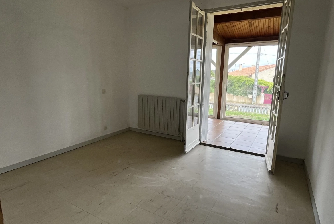 Maison à rafraîchir de 92 m² avec terrain de 1460 m² à Saint Jouin de Marnes 