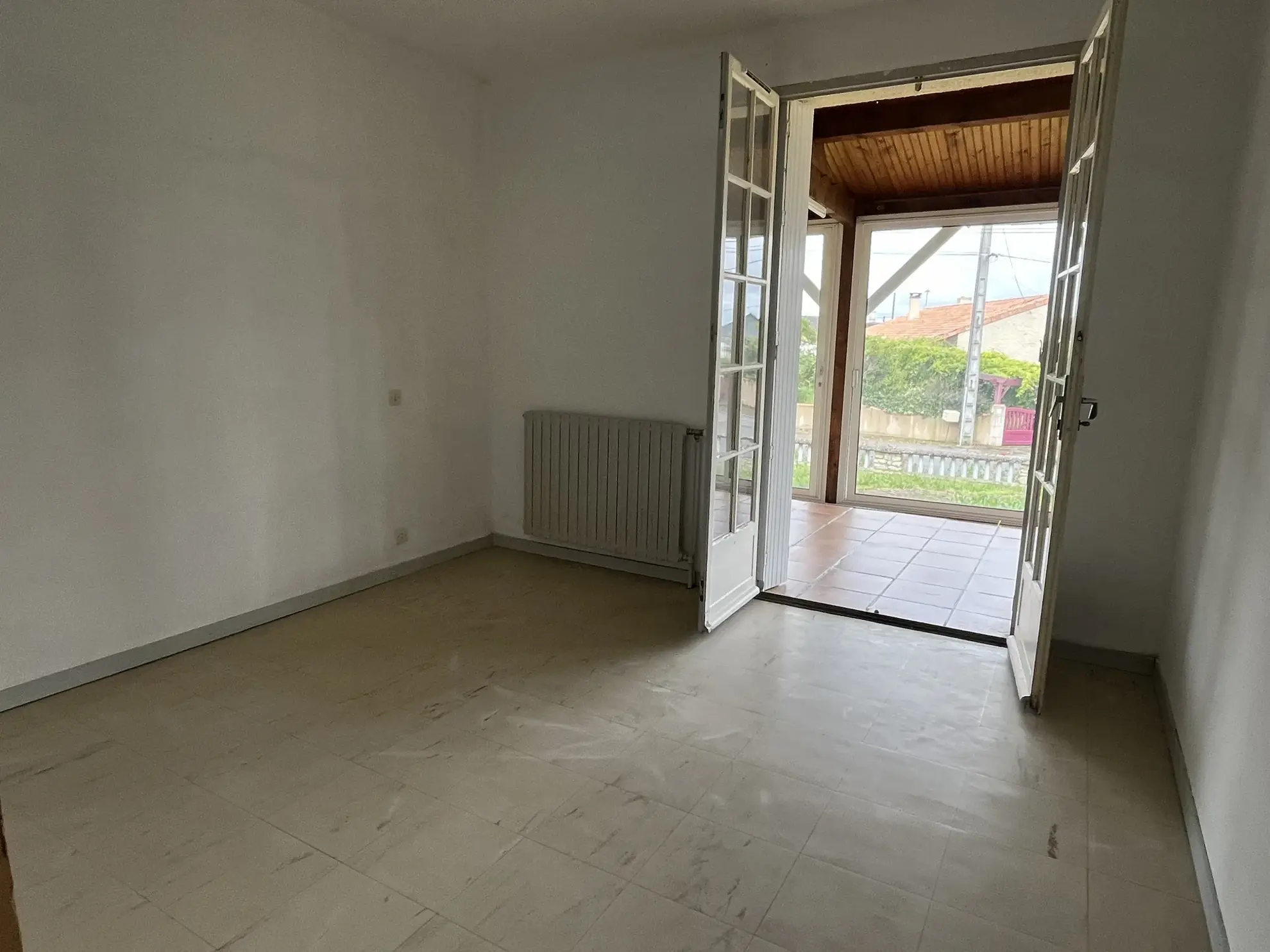 Maison à rafraîchir de 92 m² avec terrain de 1460 m² à Saint Jouin de Marnes 