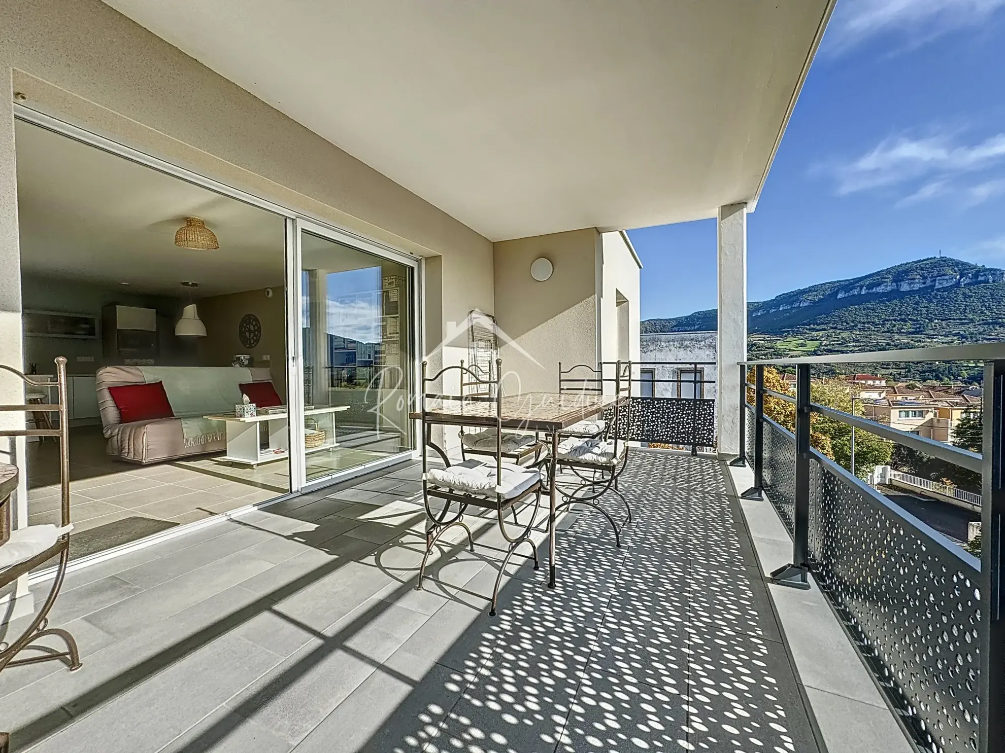 Appartement F3 neuf avec terrasse et ascenseur à Millau 