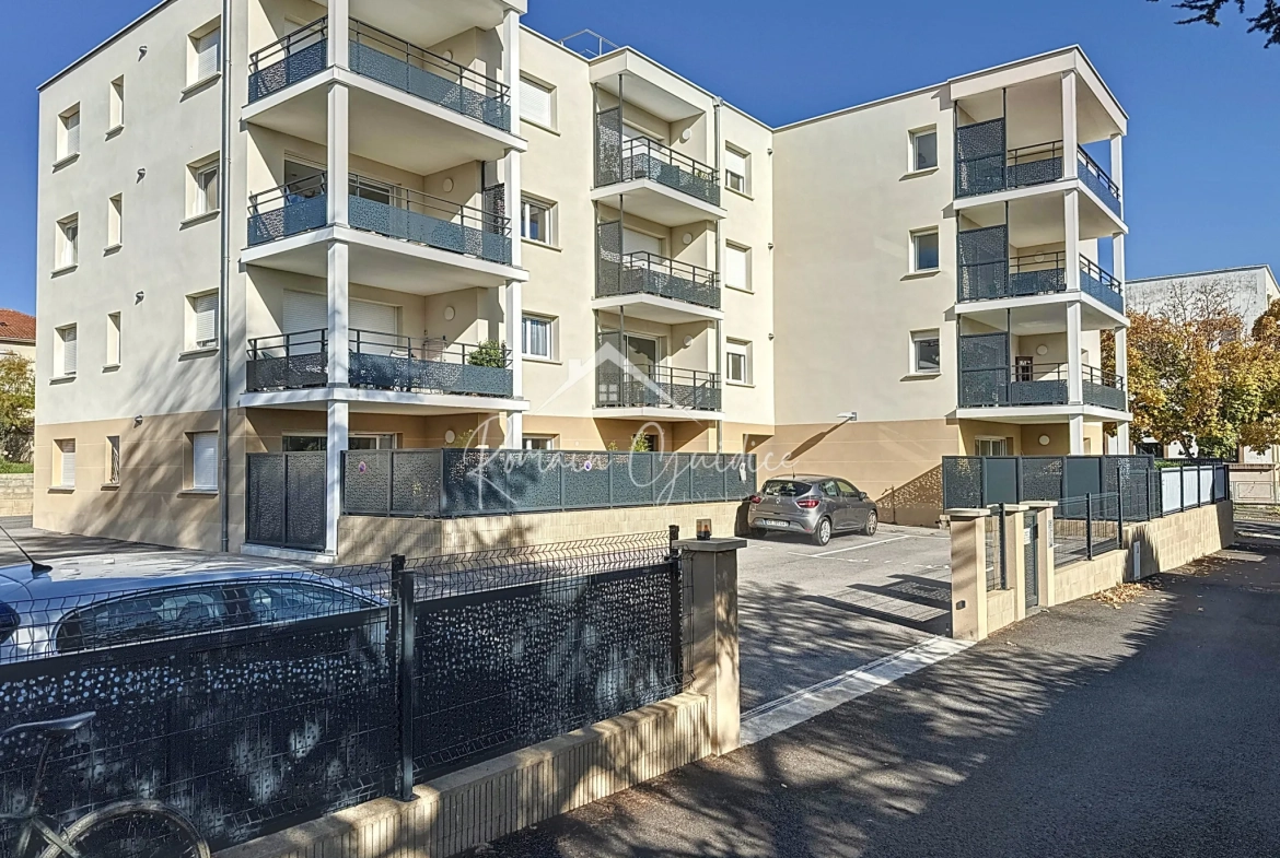 Appartement F3 neuf avec terrasse et ascenseur à Millau 