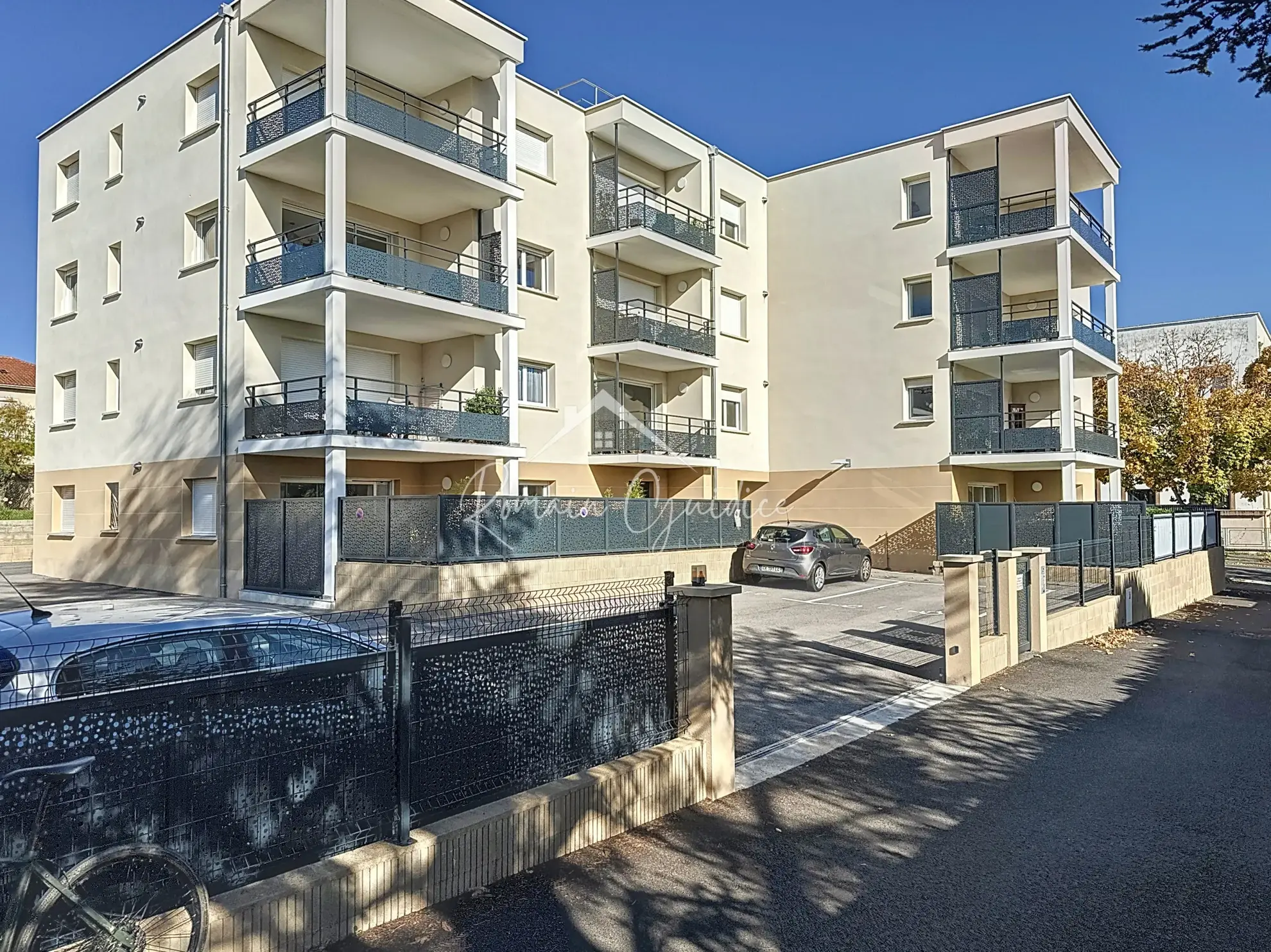 Appartement F3 neuf avec terrasse et ascenseur à Millau 