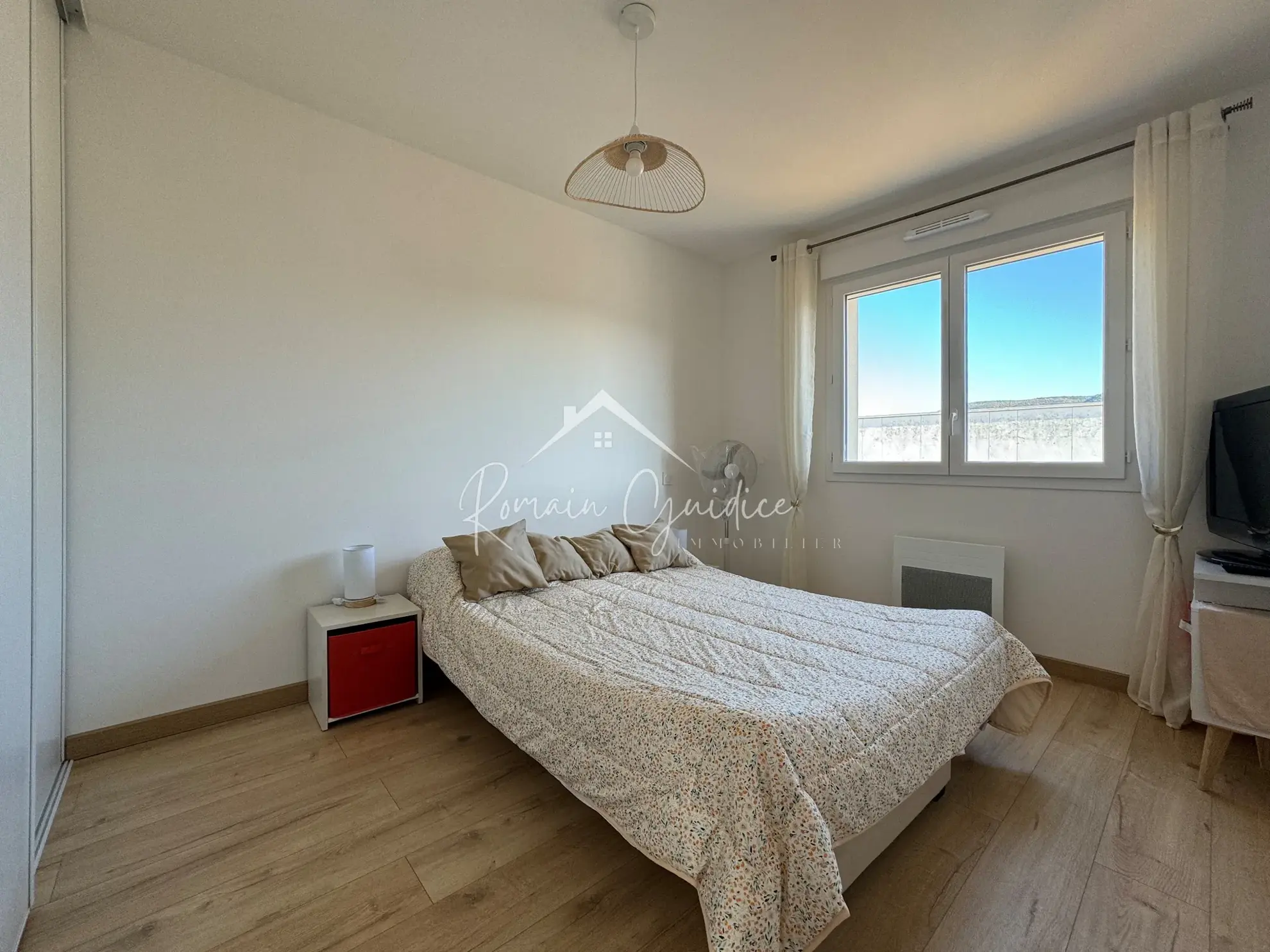 Appartement F3 neuf avec terrasse et ascenseur à Millau 
