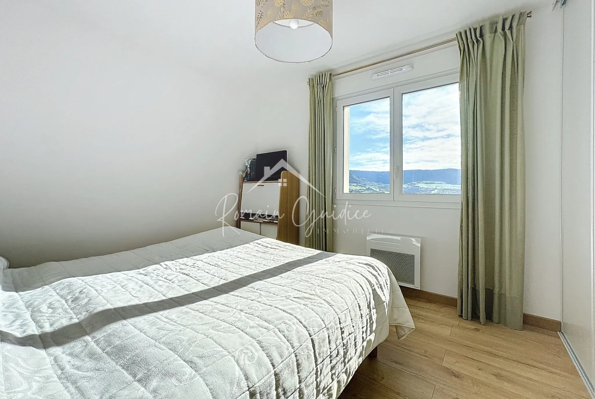 Appartement F3 neuf avec terrasse et ascenseur à Millau 