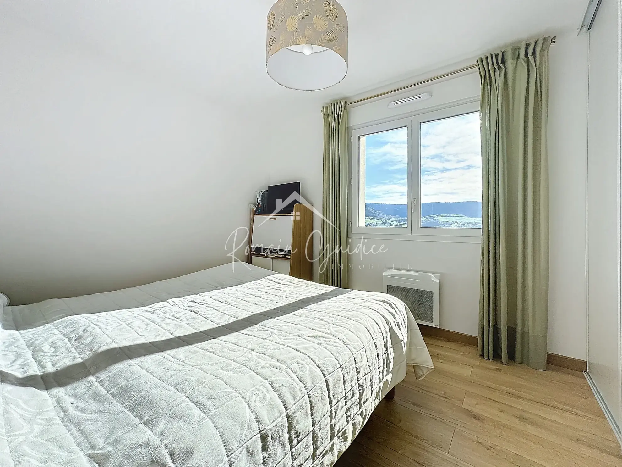 Appartement F3 neuf avec terrasse et ascenseur à Millau 