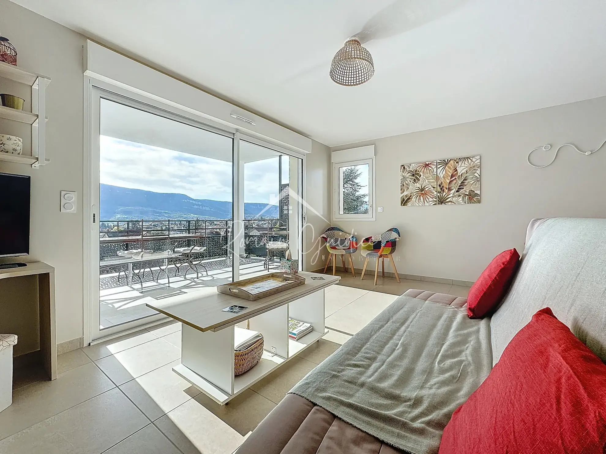 Appartement F3 neuf avec terrasse et ascenseur à Millau 