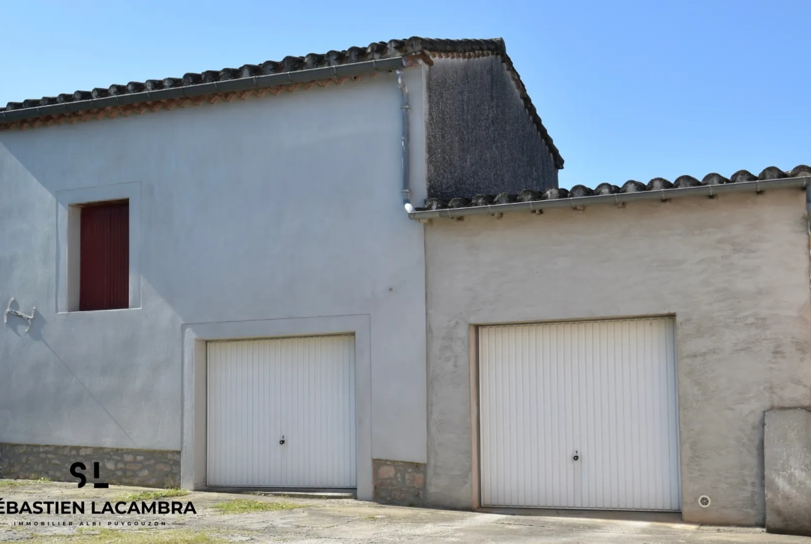 Maison ancienne avec dépendances et terrains à Puygouzon 