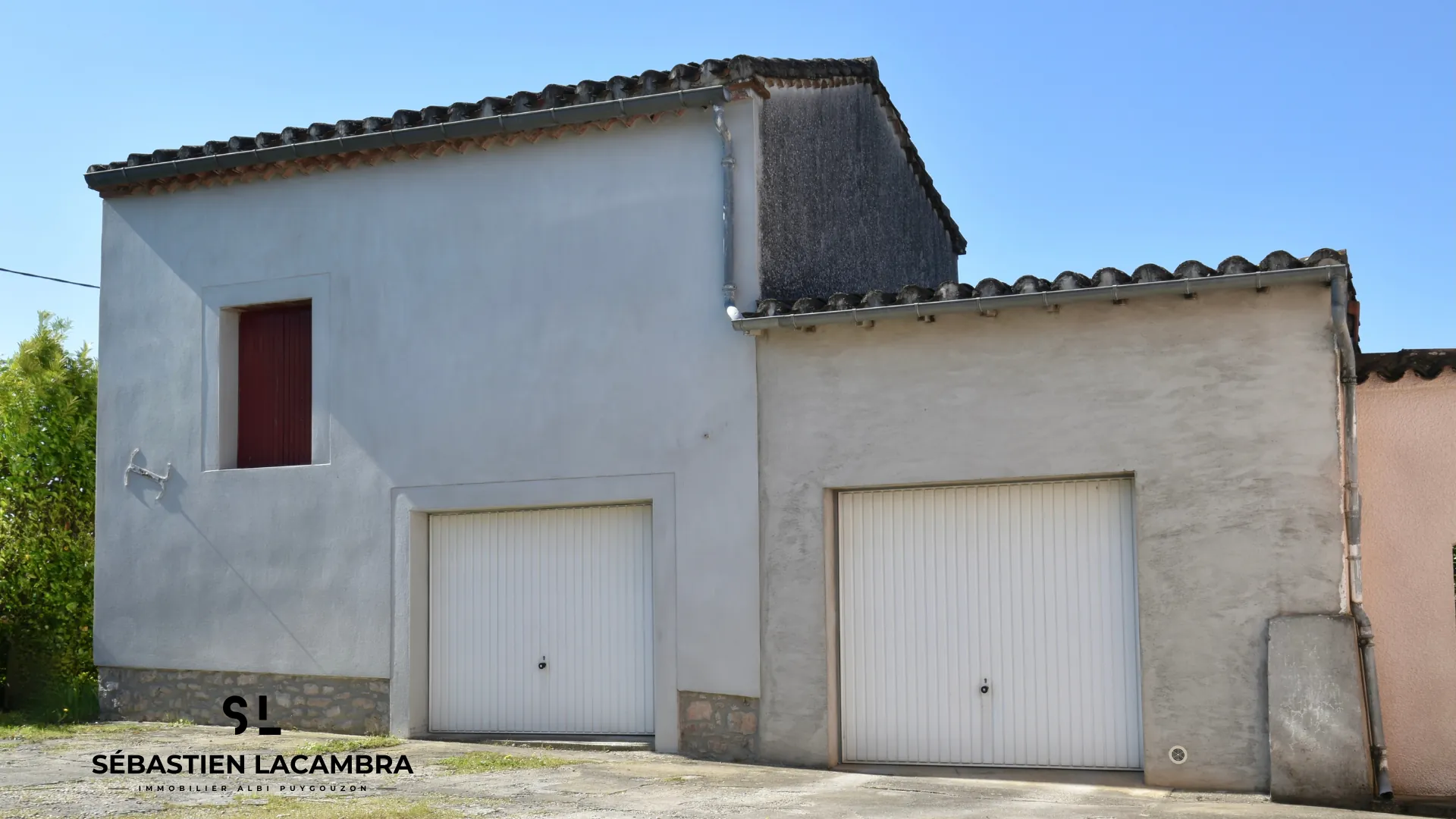 Maison ancienne avec dépendances et terrains à Puygouzon 