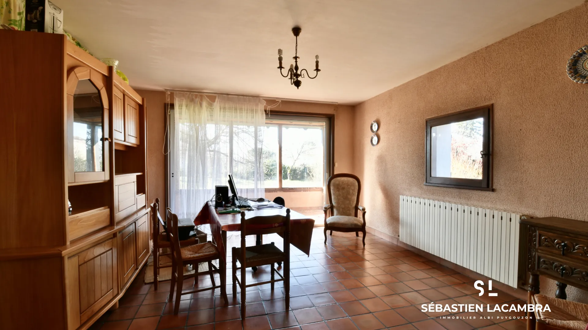 Maison ancienne avec dépendances et terrains à Puygouzon 