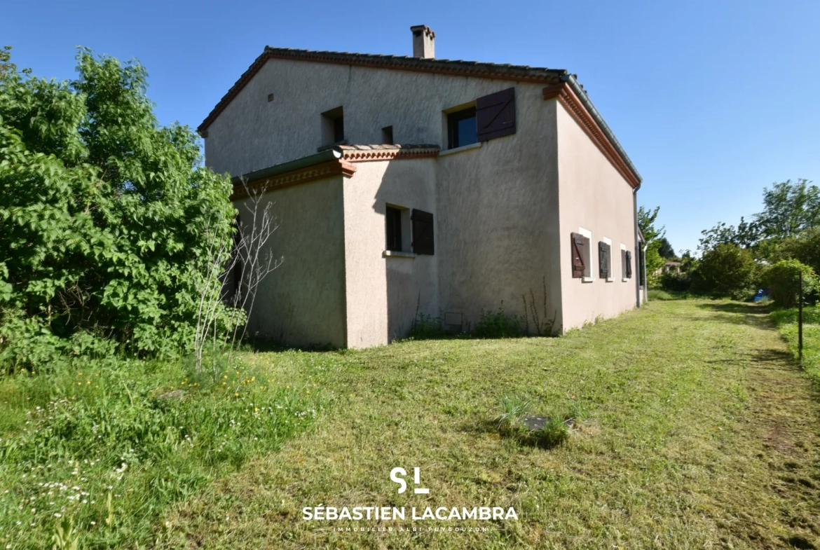 Maison ancienne avec dépendances et terrains à Puygouzon 