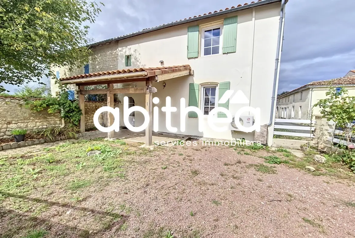 Maison de village rénovée avec terrasse, 4 chambres possibles - Pons, Charente-Maritime 