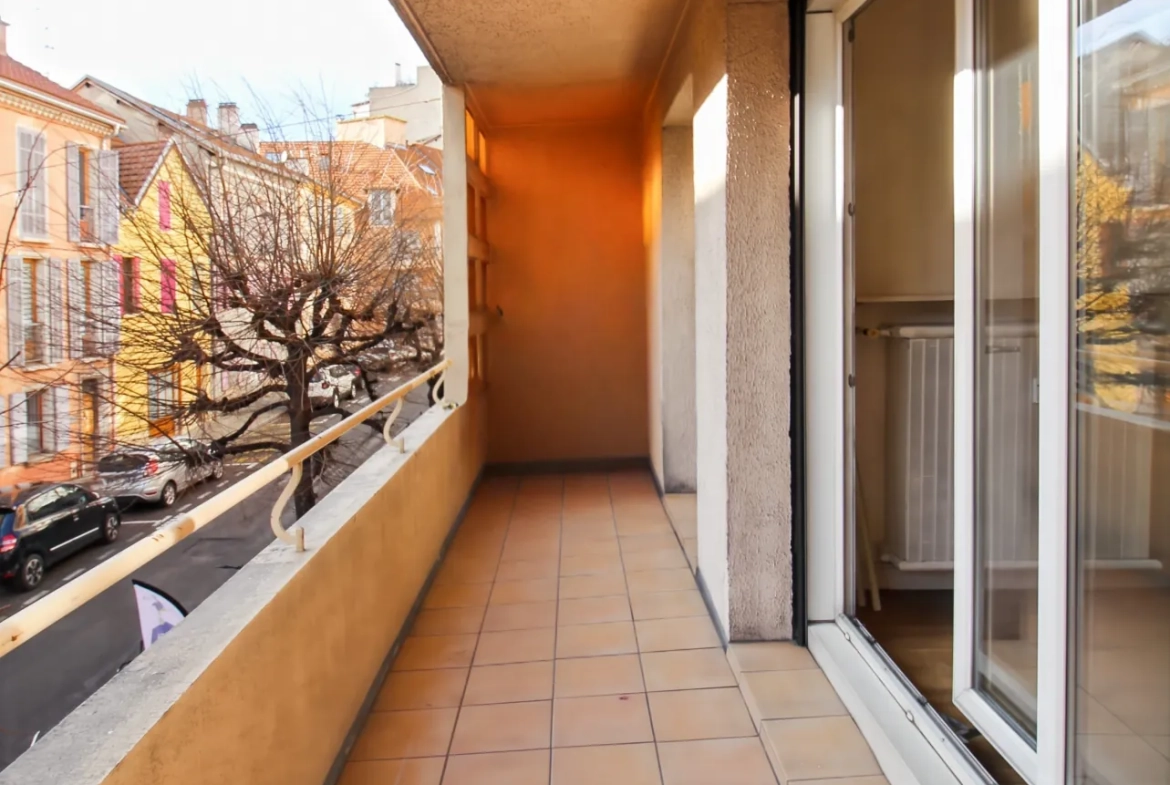 Appartement 3 pièces avec grand balcon à Gap, proximité du centre-ville 
