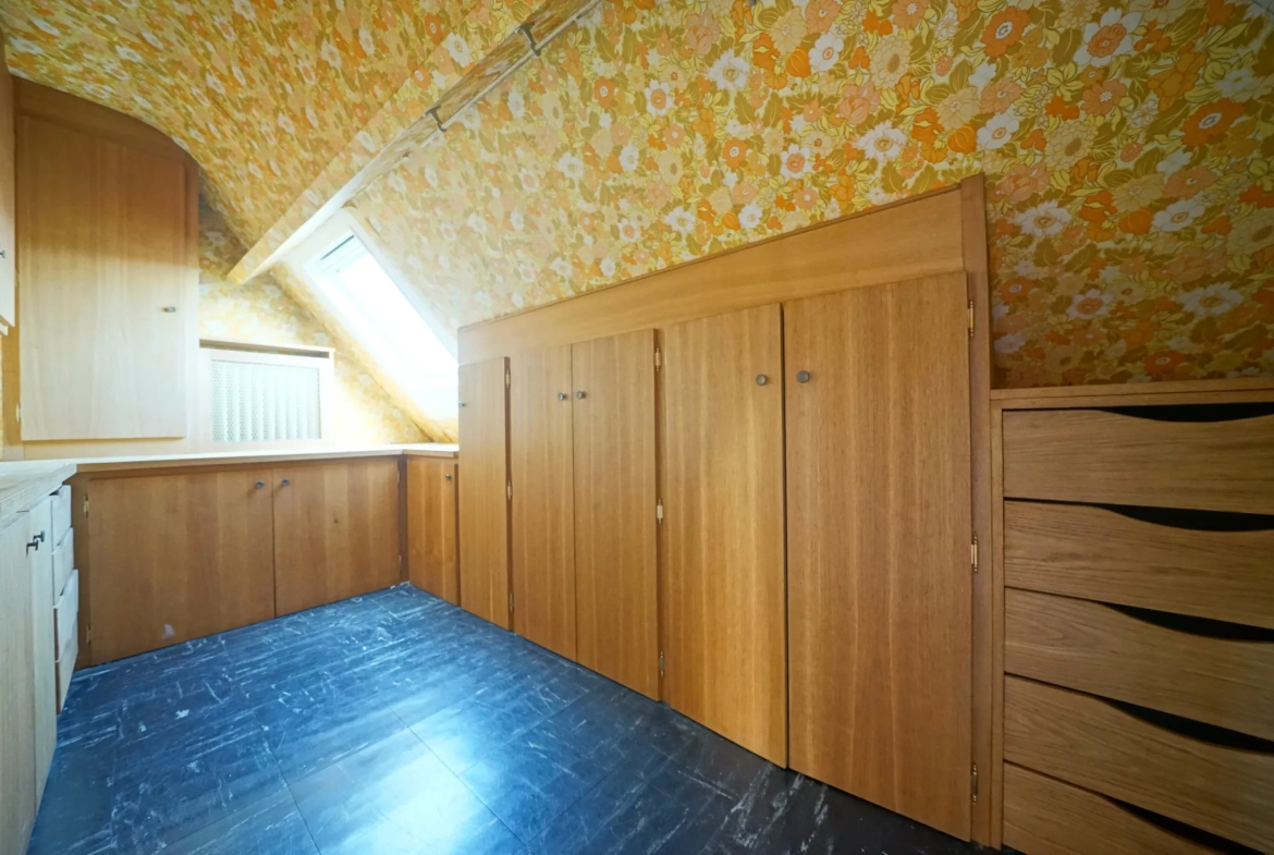Maison de village à Neauphle-le-Vieux de 92 m² avec potentiel de rénovation 