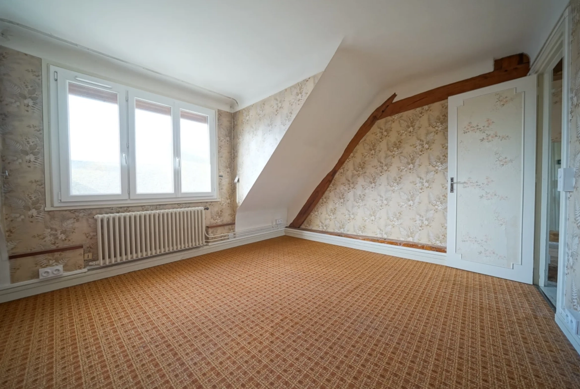 Maison de village à Neauphle-le-Vieux de 92 m² avec potentiel de rénovation 