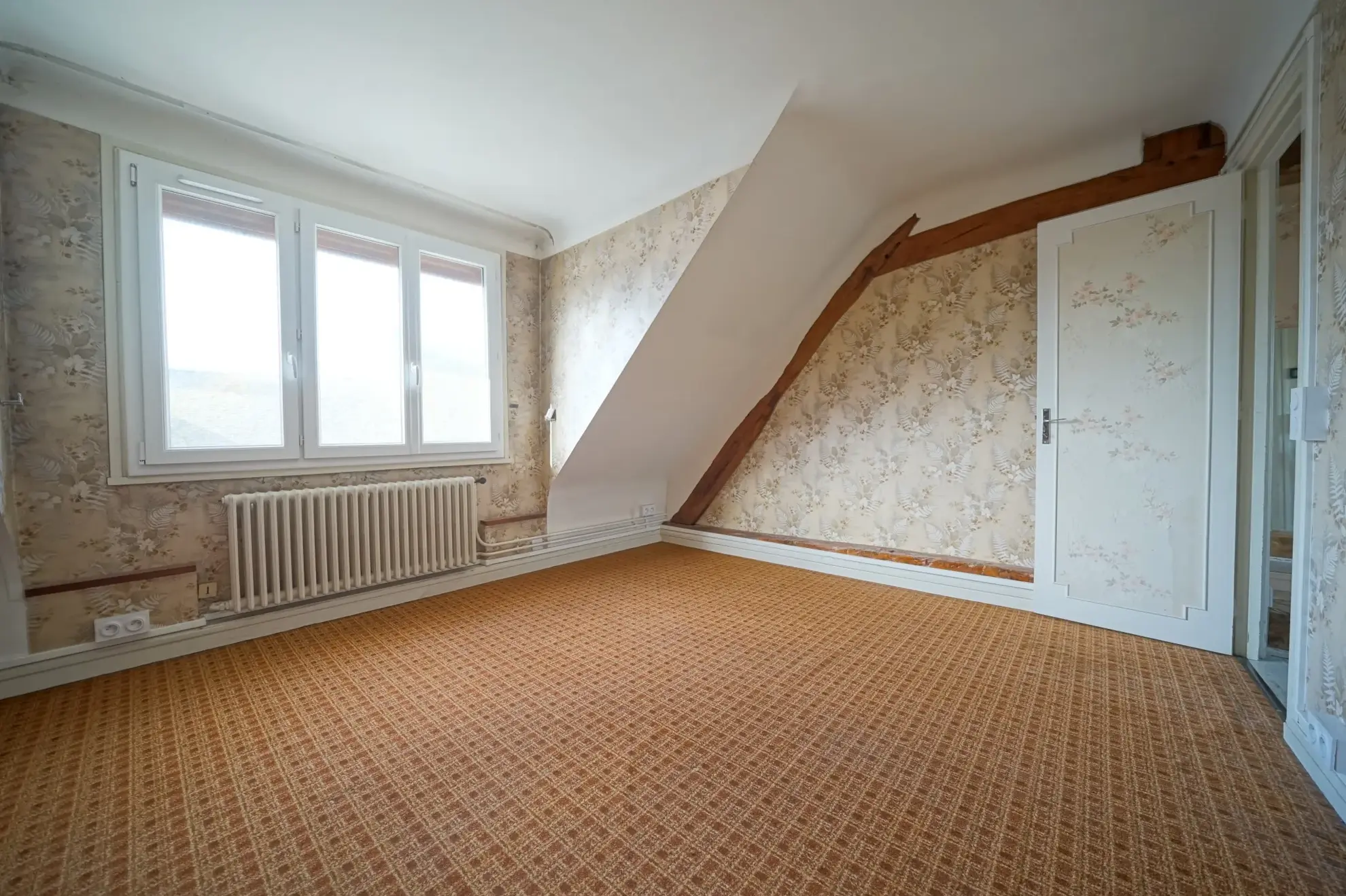 Maison de village à Neauphle-le-Vieux de 92 m² avec potentiel de rénovation 