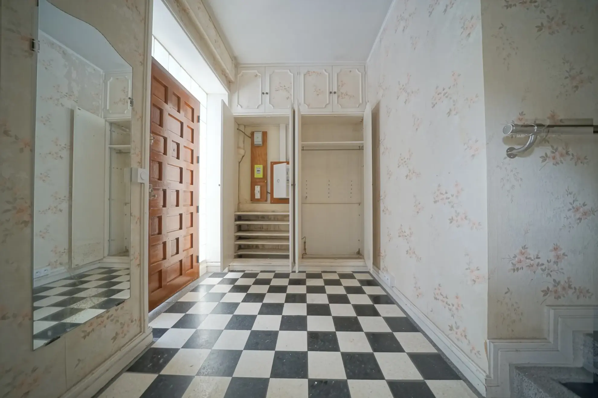 Maison de village à Neauphle-le-Vieux de 92 m² avec potentiel de rénovation 